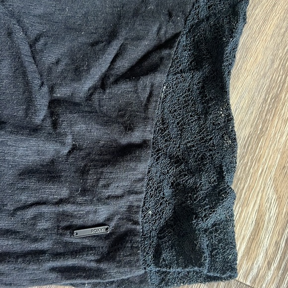 Roxy Flowy Tank small with lace side vents. - Picture 3 of 5